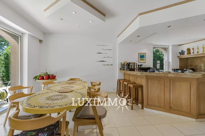 Image No.7-6 Bed House for sale