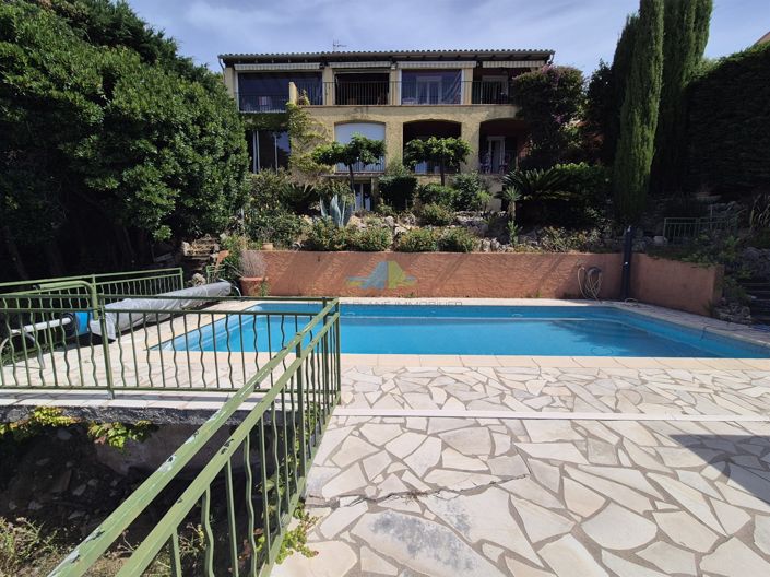 Image No.6-5 Bed House for sale