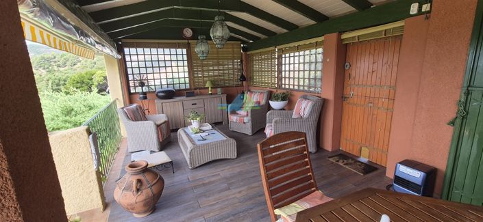 Image No.8-5 Bed House for sale