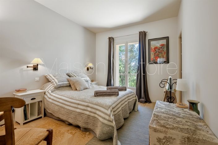 Image No.24-5 Bed House for sale