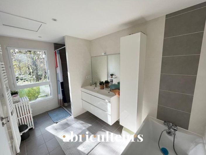Image No.12-4 Bed House for sale