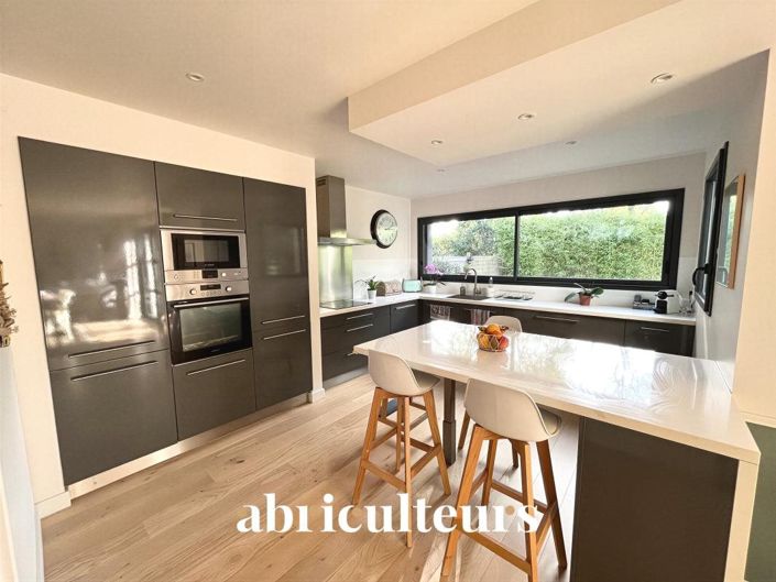 Image No.3-4 Bed House for sale