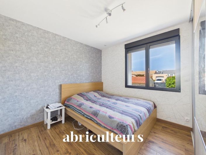 Image No.12-6 Bed House for sale