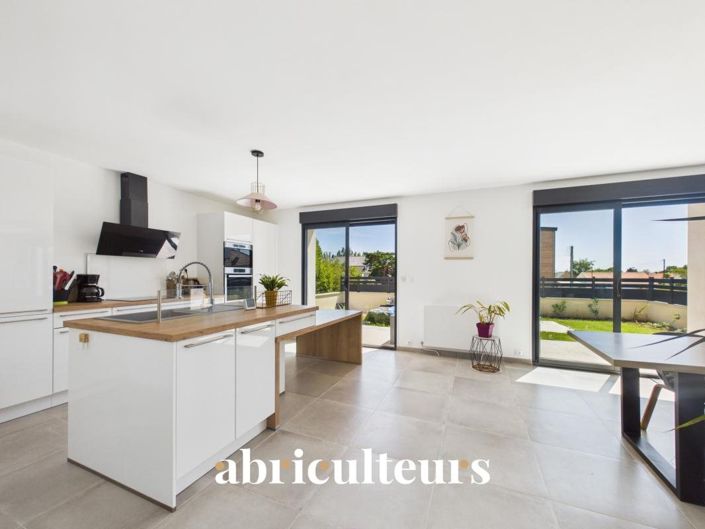 Image No.13-6 Bed House for sale