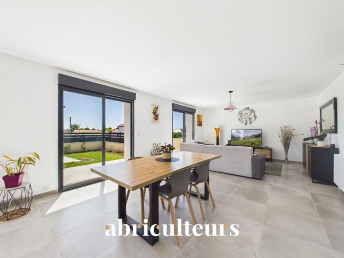 Image No.14-6 Bed House for sale
