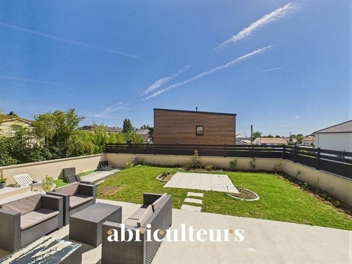 Image No.15-6 Bed House for sale