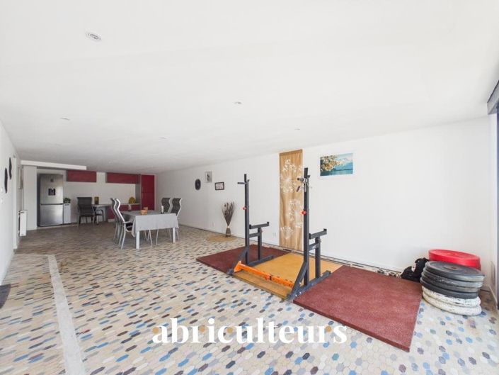 Image No.18-6 Bed House for sale