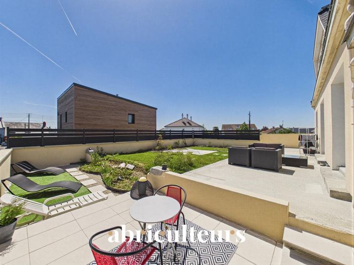 Image No.5-6 Bed House for sale