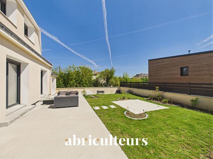 Image No.6-6 Bed House for sale