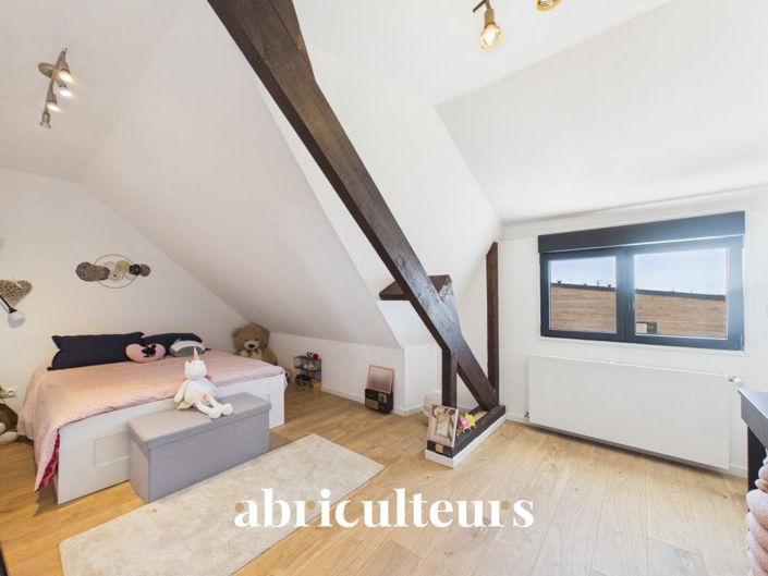 Image No.8-6 Bed House for sale