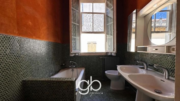 Image No.18-6 Bed House for sale
