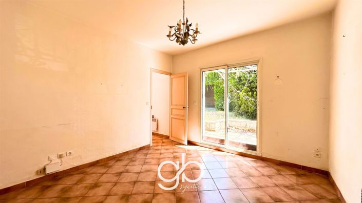 Image No.26-6 Bed House for sale