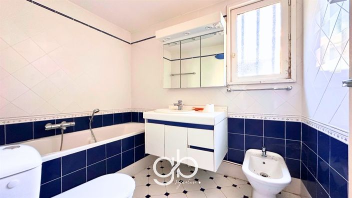Image No.27-6 Bed House for sale