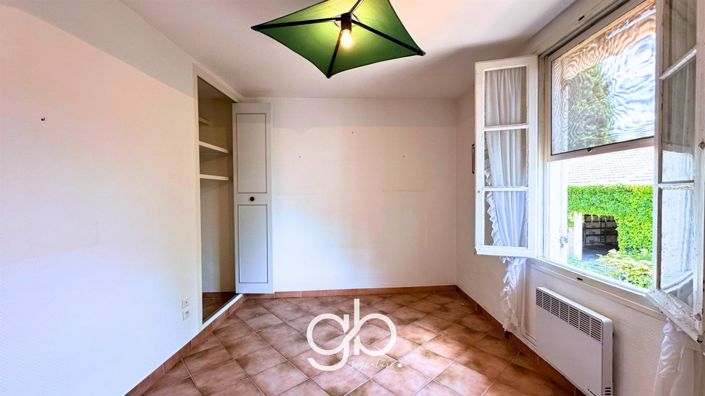 Image No.28-6 Bed House for sale