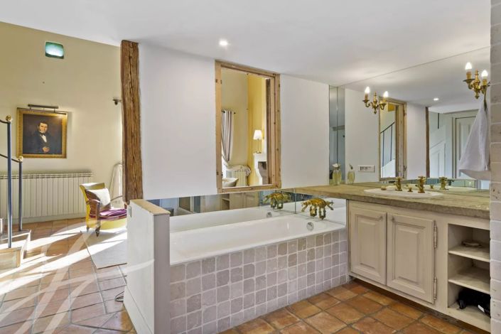 Image No.10-6 Bed House for sale