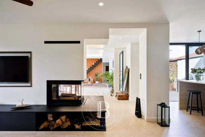 Image No.10-3 Bed House for sale
