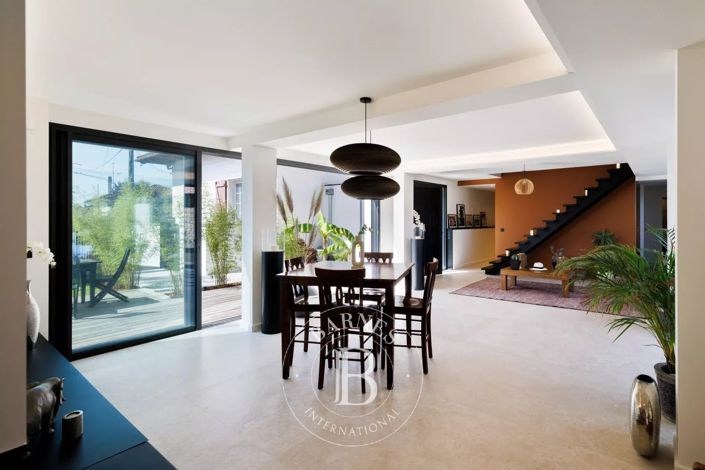 Image No.11-3 Bed House for sale
