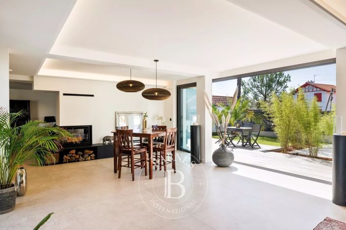 Image No.12-3 Bed House for sale