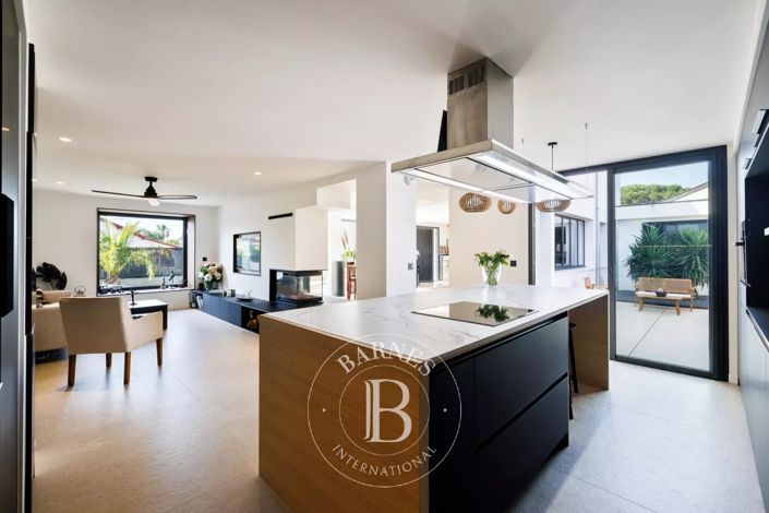 Image No.15-3 Bed House for sale
