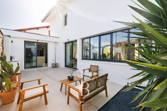 Image No.17-3 Bed House for sale