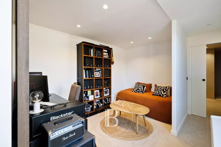 Image No.19-3 Bed House for sale