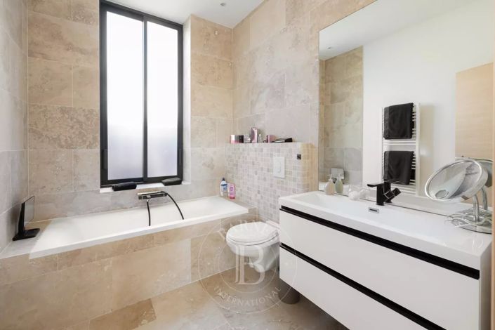 Image No.9-4 Bed House for sale
