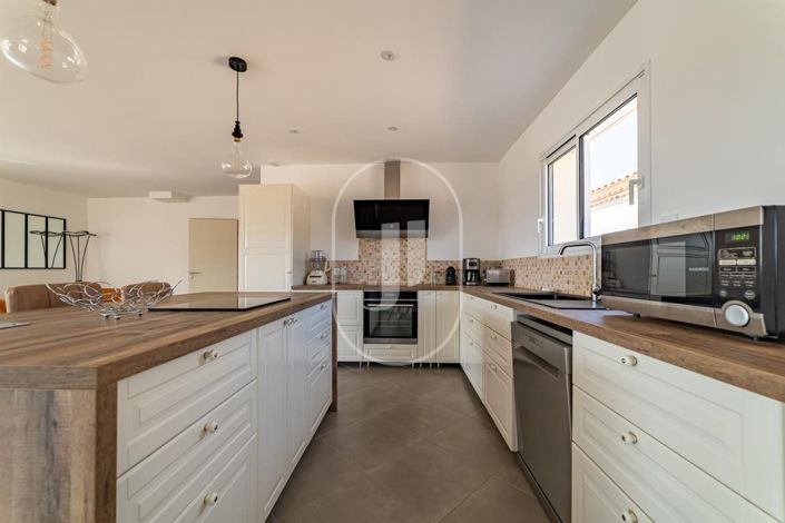 Image No.2-4 Bed House for sale