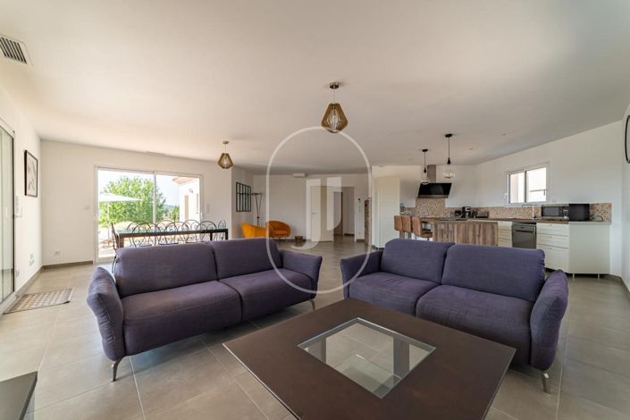 Image No.3-4 Bed House for sale