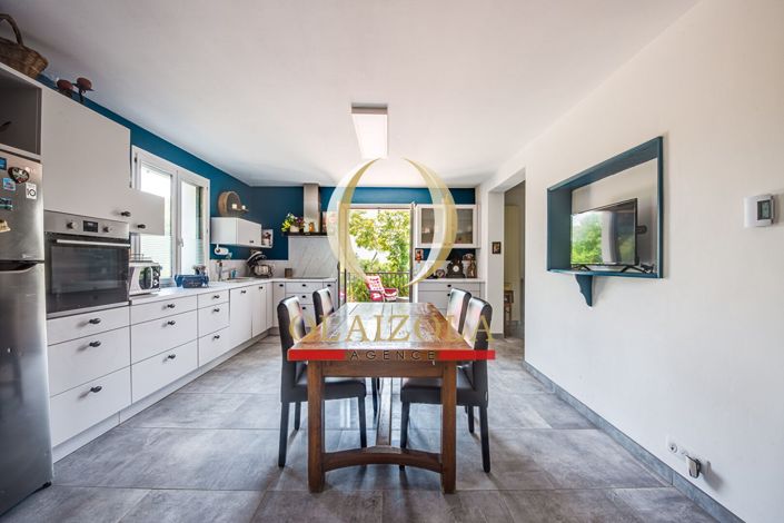 Image No.8-4 Bed House for sale