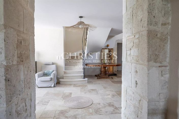 Image No.6-5 Bed House for sale