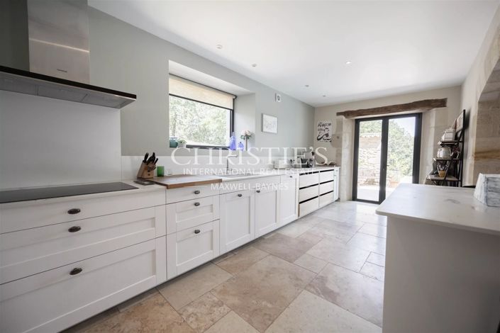 Image No.9-5 Bed House for sale