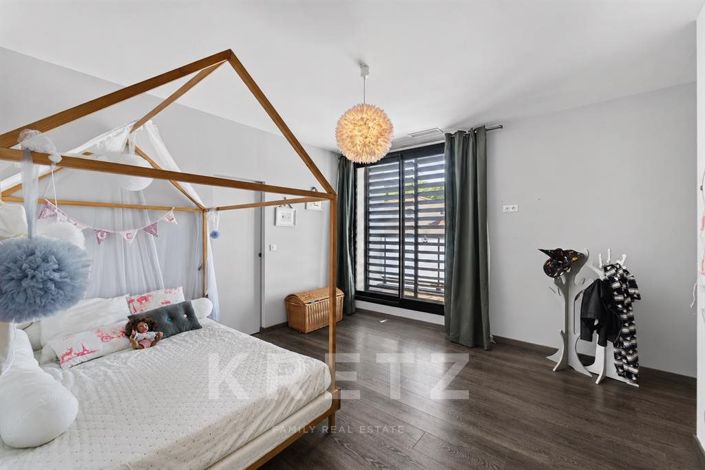Image No.14-4 Bed House for sale