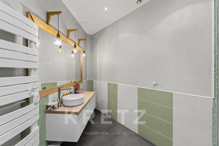 Image No.18-4 Bed House for sale