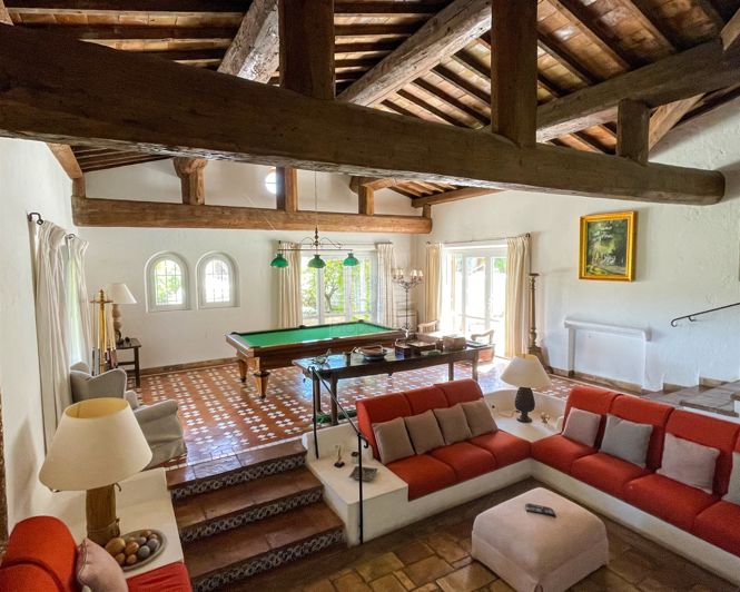 Image No.7-5 Bed House for sale