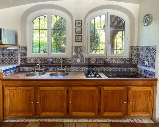 Image No.9-5 Bed House for sale