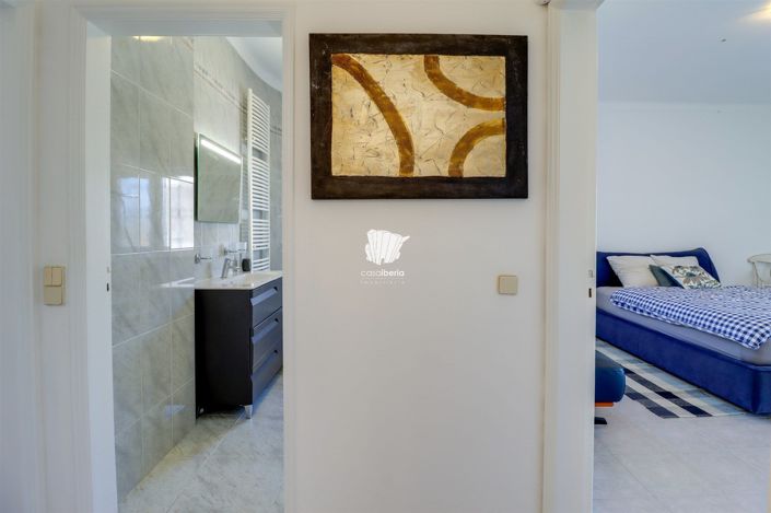 Image No.18-3 Bed House for sale