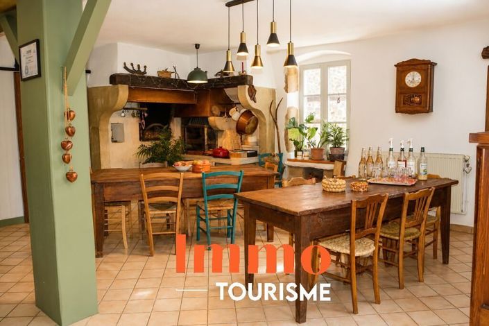 Image No.6-8 Bed House for sale