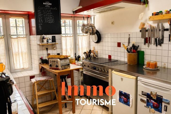Image No.8-8 Bed House for sale