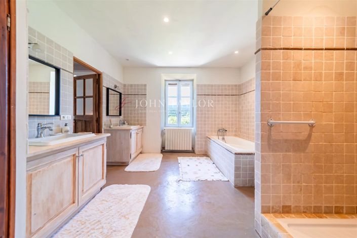 Image No.15-6 Bed House for sale