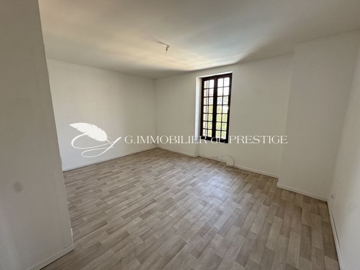 Image No.10-3 Bed House for sale