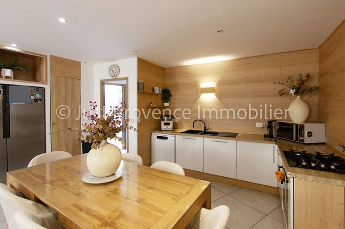 Image No.2-4 Bed House for sale