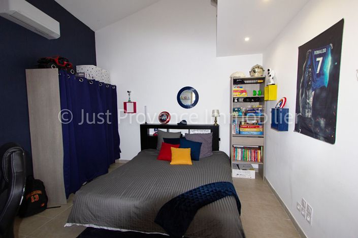 Image No.8-4 Bed House for sale