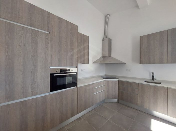 Image No.17-4 Bed House for sale