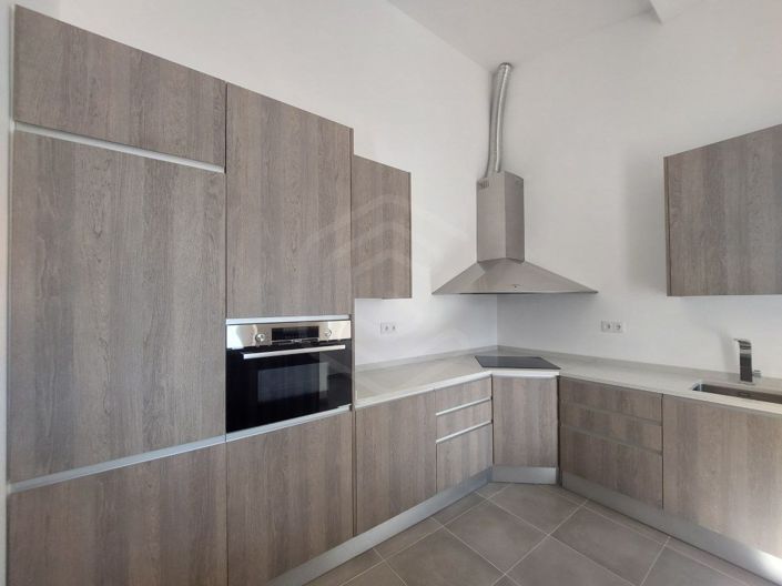 Image No.18-4 Bed House for sale