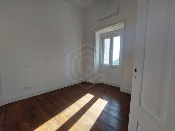 Image No.19-4 Bed House for sale