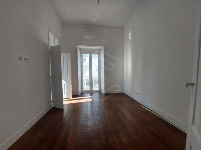 Image No.20-4 Bed House for sale