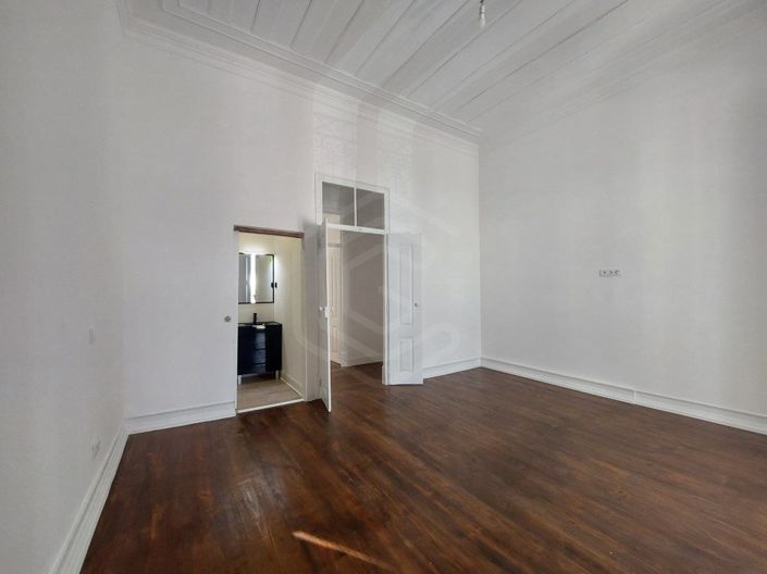 Image No.25-4 Bed House for sale