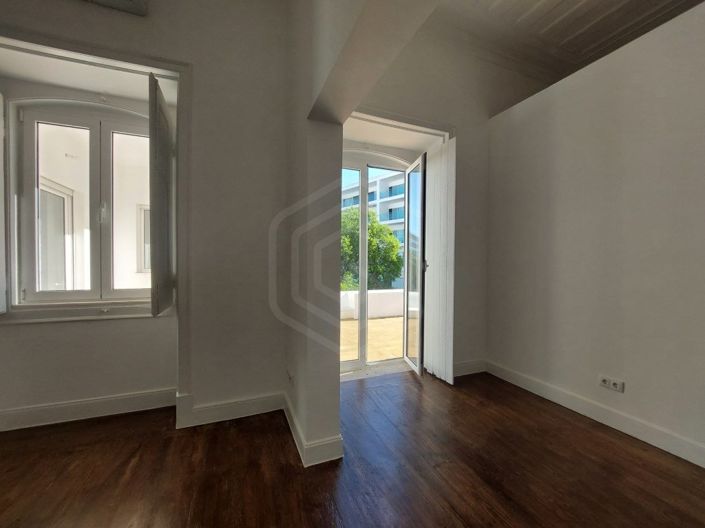 Image No.28-4 Bed House for sale