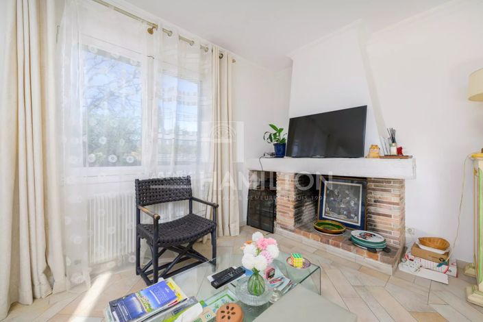 Image No.11-3 Bed House for sale