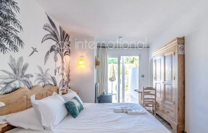Image No.7-10 Bed House for sale